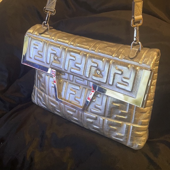 ! RARE FIND ! Brand new FENDI ‘Flap Foldover’ Bag in silver FF Mirror leather. - Picture 5 of 13